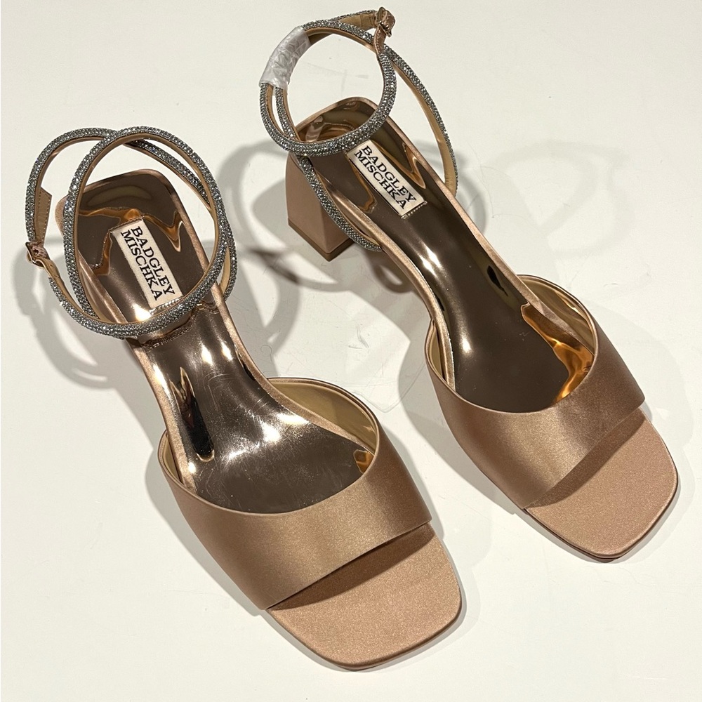 Badgley Mischka Satin Champagne Rose Block Heel size 10